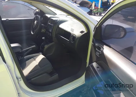 2013 Jeep Compass Sport z USA, uszkodzony, nr VIN 1C4NJCBA9DD244142